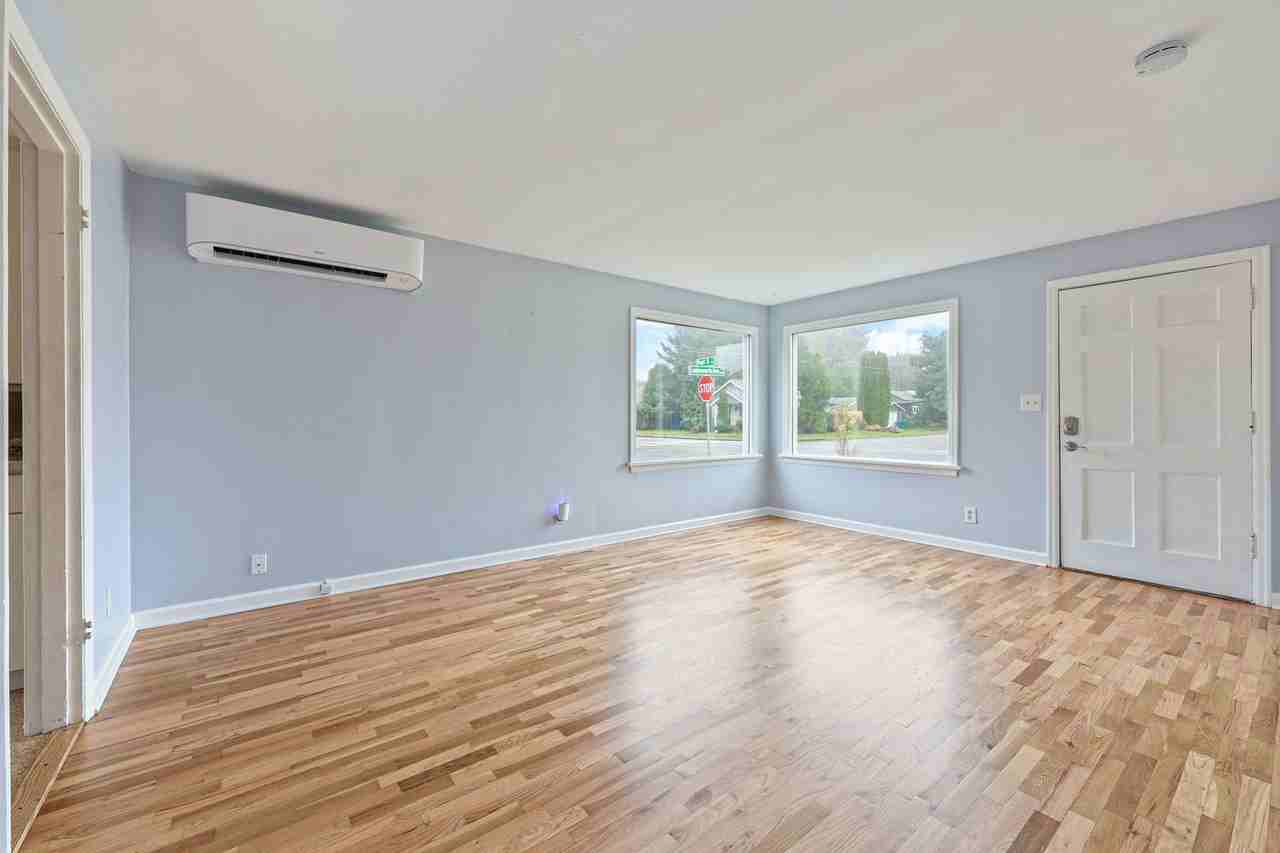 1223 Puget St Ne - Photo 4 of 27