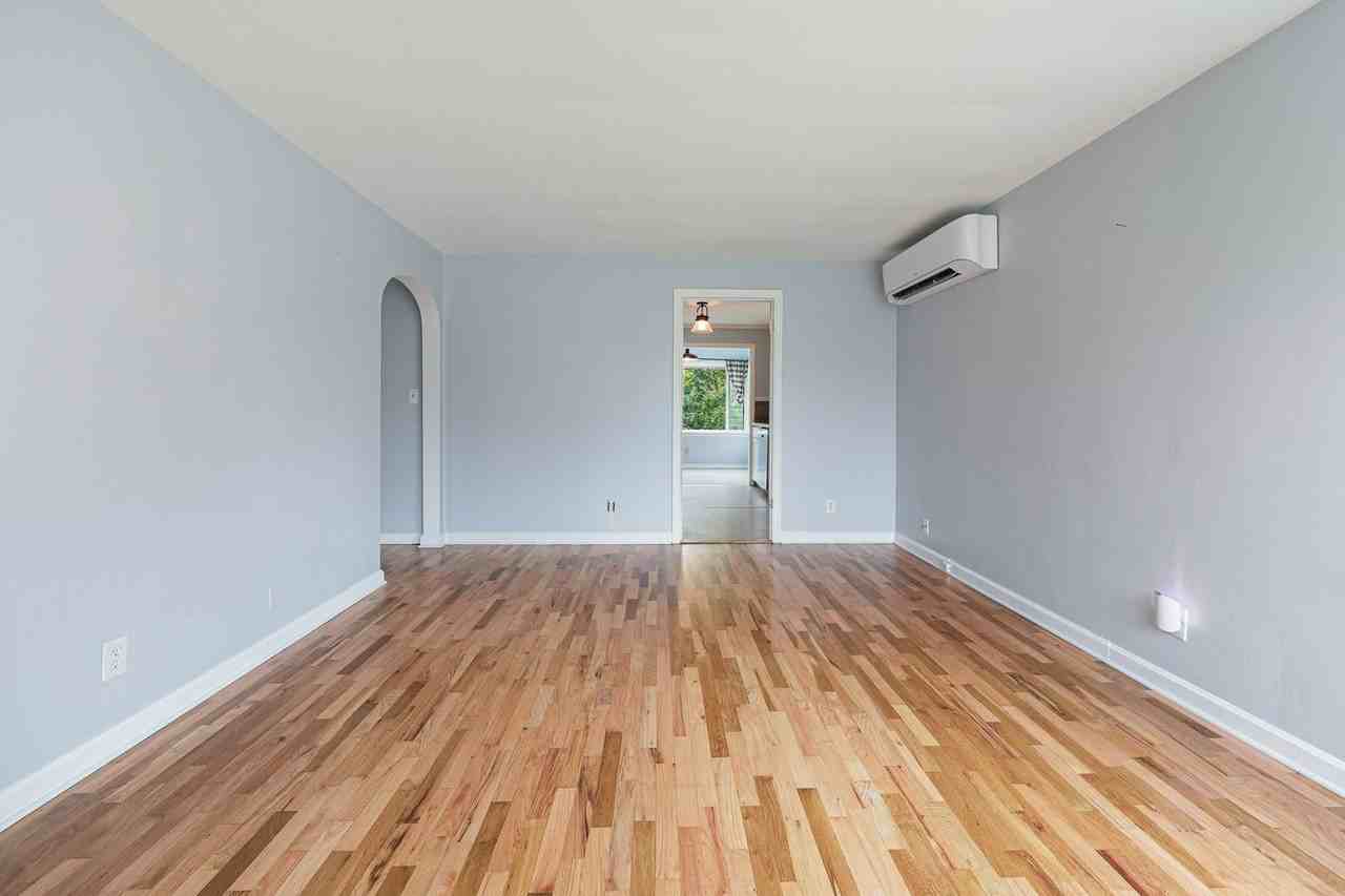 1223 Puget St Ne - Photo 5 of 27