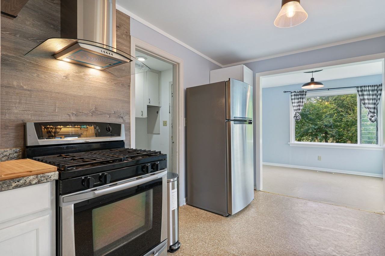 1223 Puget St Ne - Photo 6 of 27