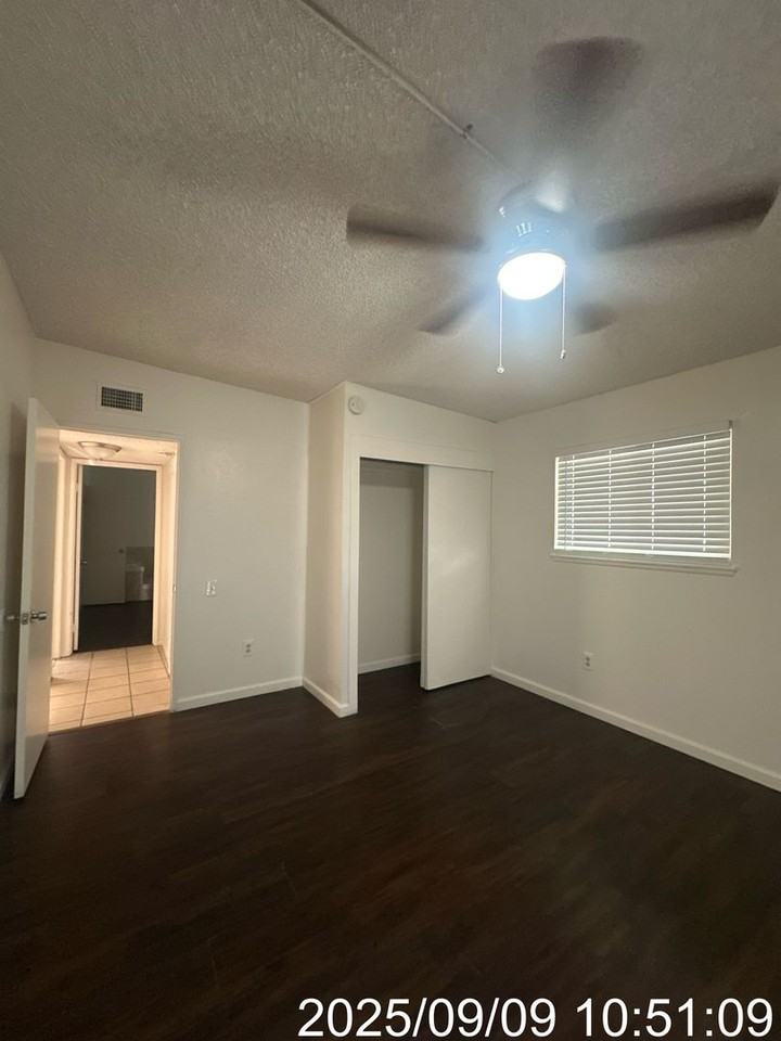3608 Sampson Ct - Photo 2 of 12