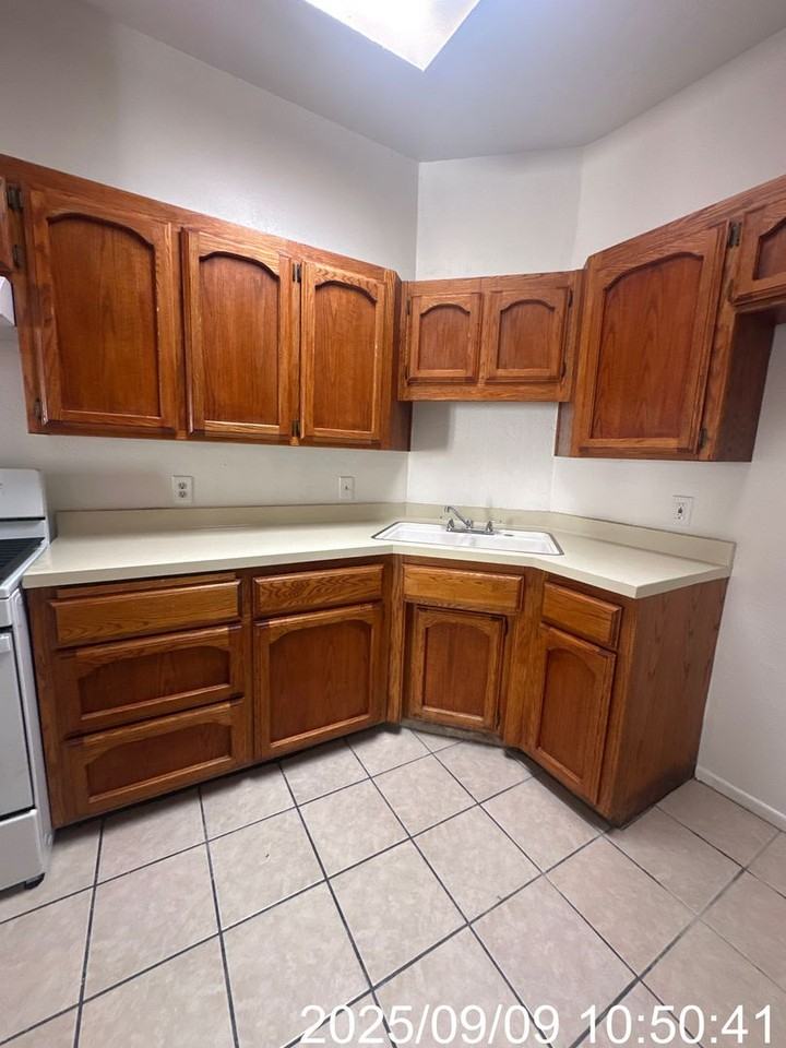 3608 Sampson Ct - Photo 5 of 12