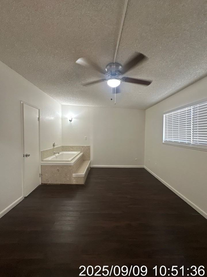3608 Sampson Ct - Photo 6 of 12