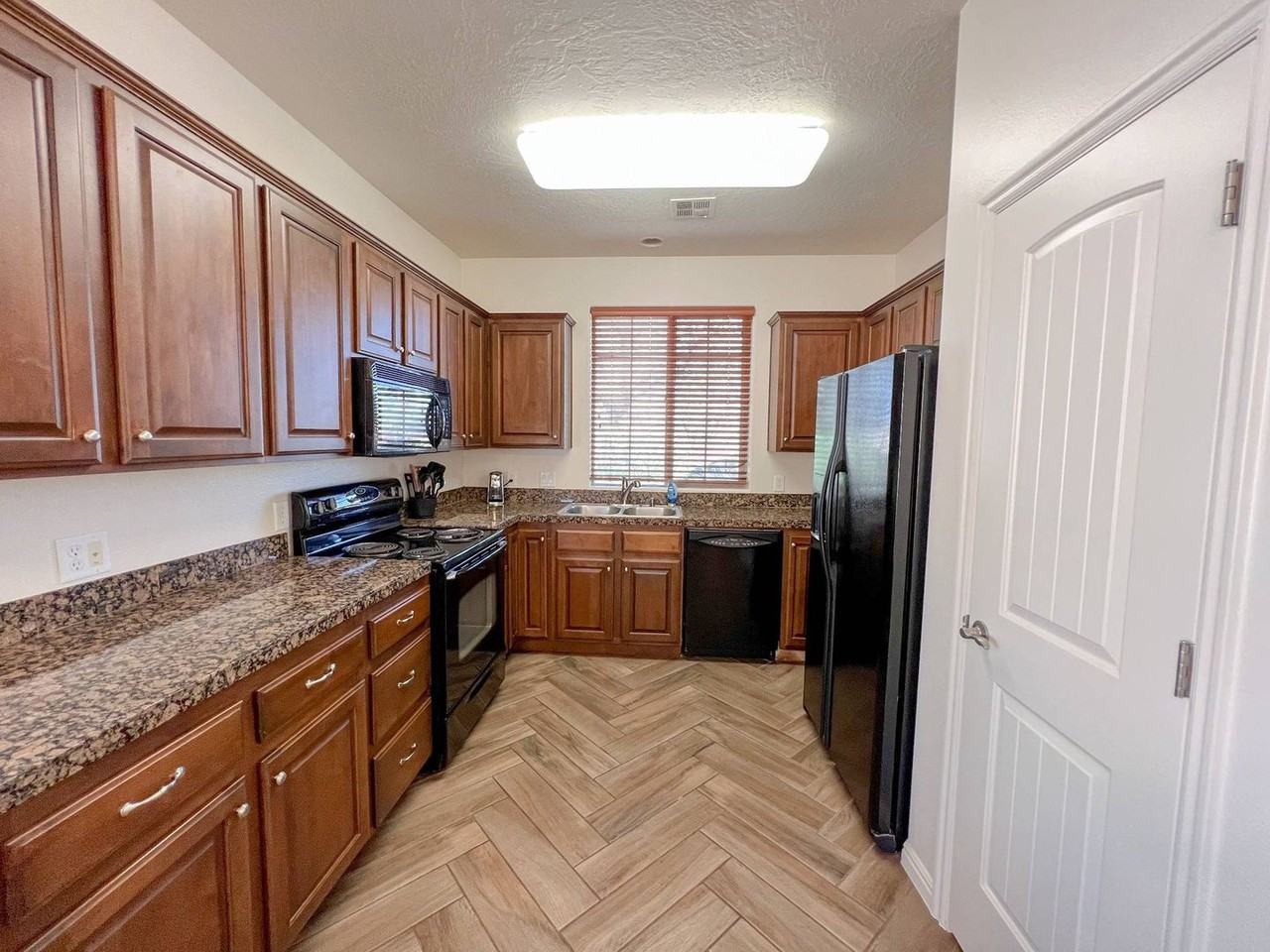 1775 N Overland Trails Dr - Photo 3 of 13