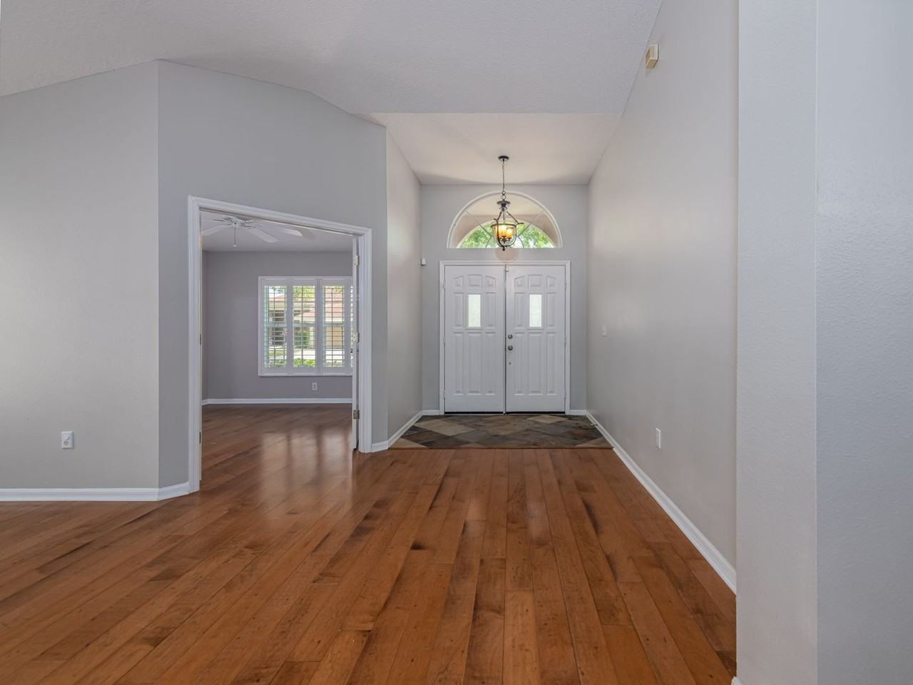 10333 Abbotsford Dr - Photo 2 of 40