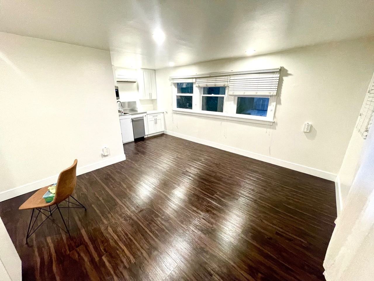 203 S Melrose St - Photo 2 of 7