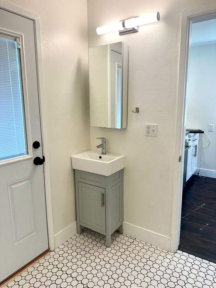 203 S Melrose St - Photo 6 of 7
