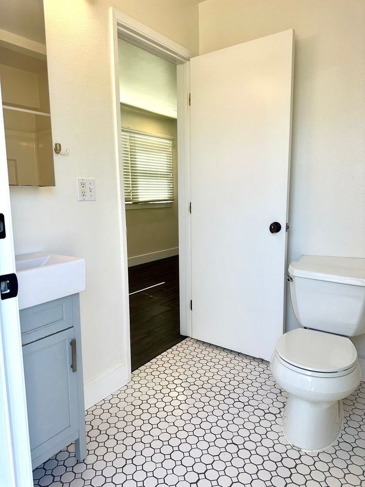 203 S Melrose St - Photo 7 of 7