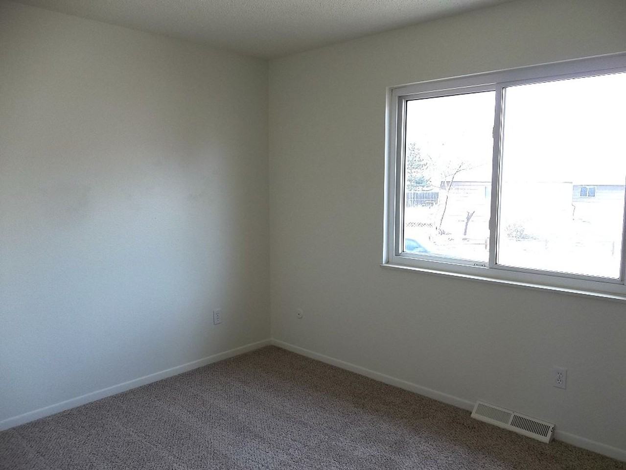 152 3rd St - Photo 4 of 9