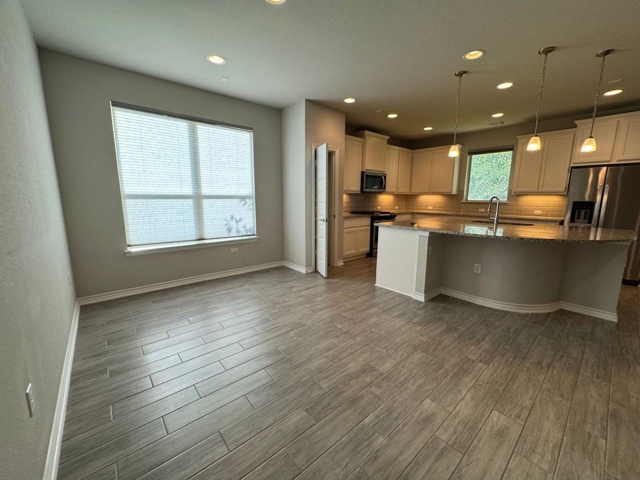 14100 Mccoy Loop - Photo 5 of 39