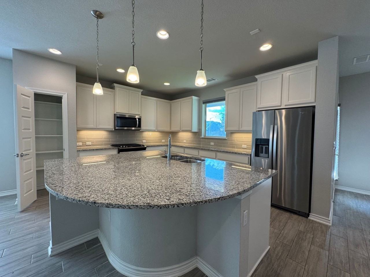 14100 Mccoy Loop - Photo 7 of 39