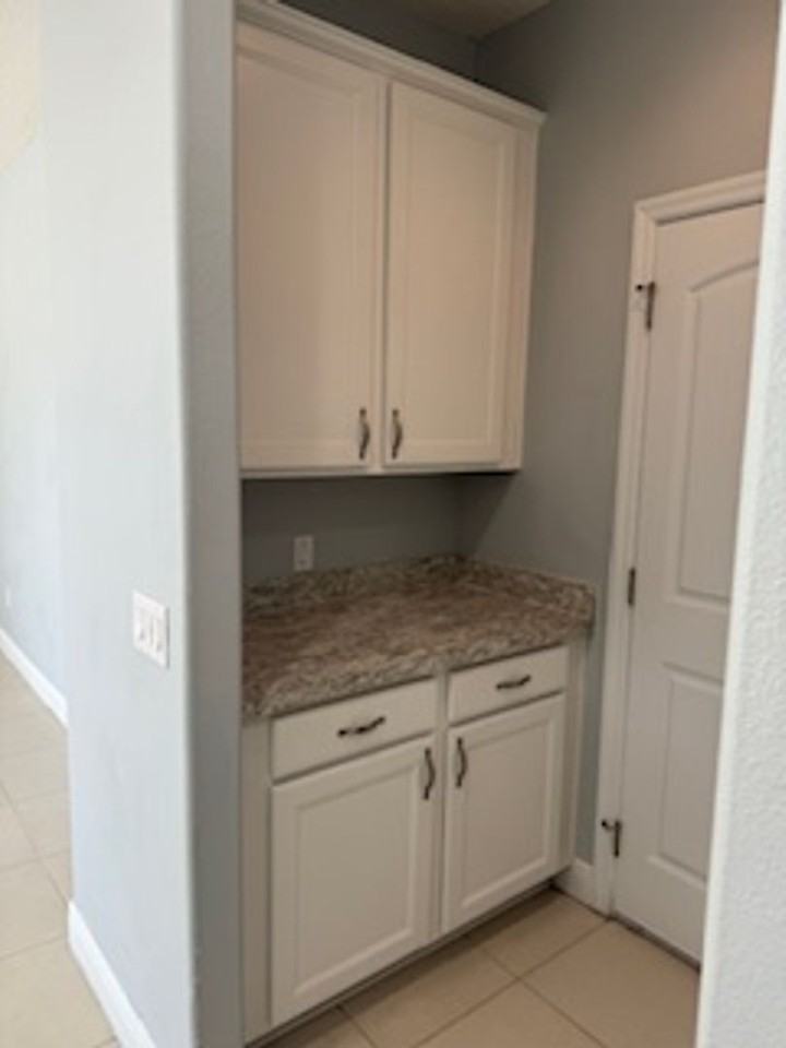 5717 Sw 49th Ave - Photo 4 of 50