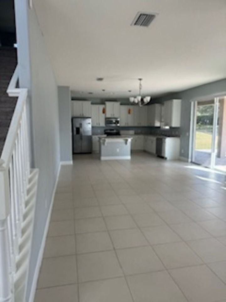 5717 Sw 49th Ave - Photo 5 of 50