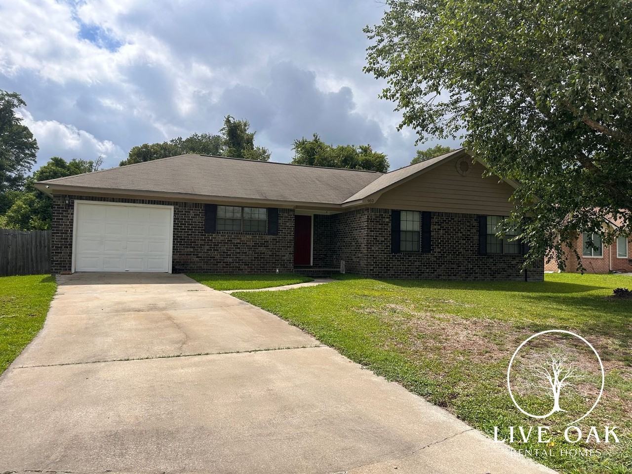 952 Gulfstream Rd - Photo 2 of 15