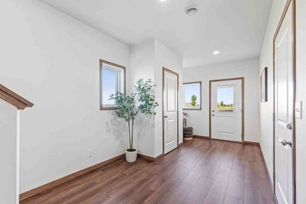 1008 61st Ave W - Photo 2 of 20