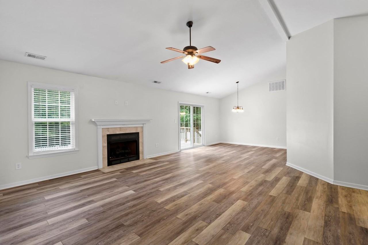 279 Brookstone Way - Photo 3 of 21