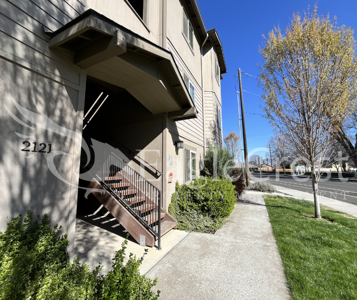 2121 S 2nd Ave #301 - Photo 5 of 42