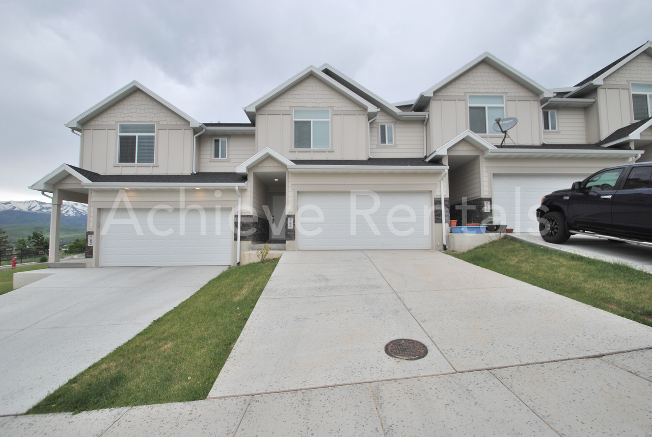 786 E Ruby Dr