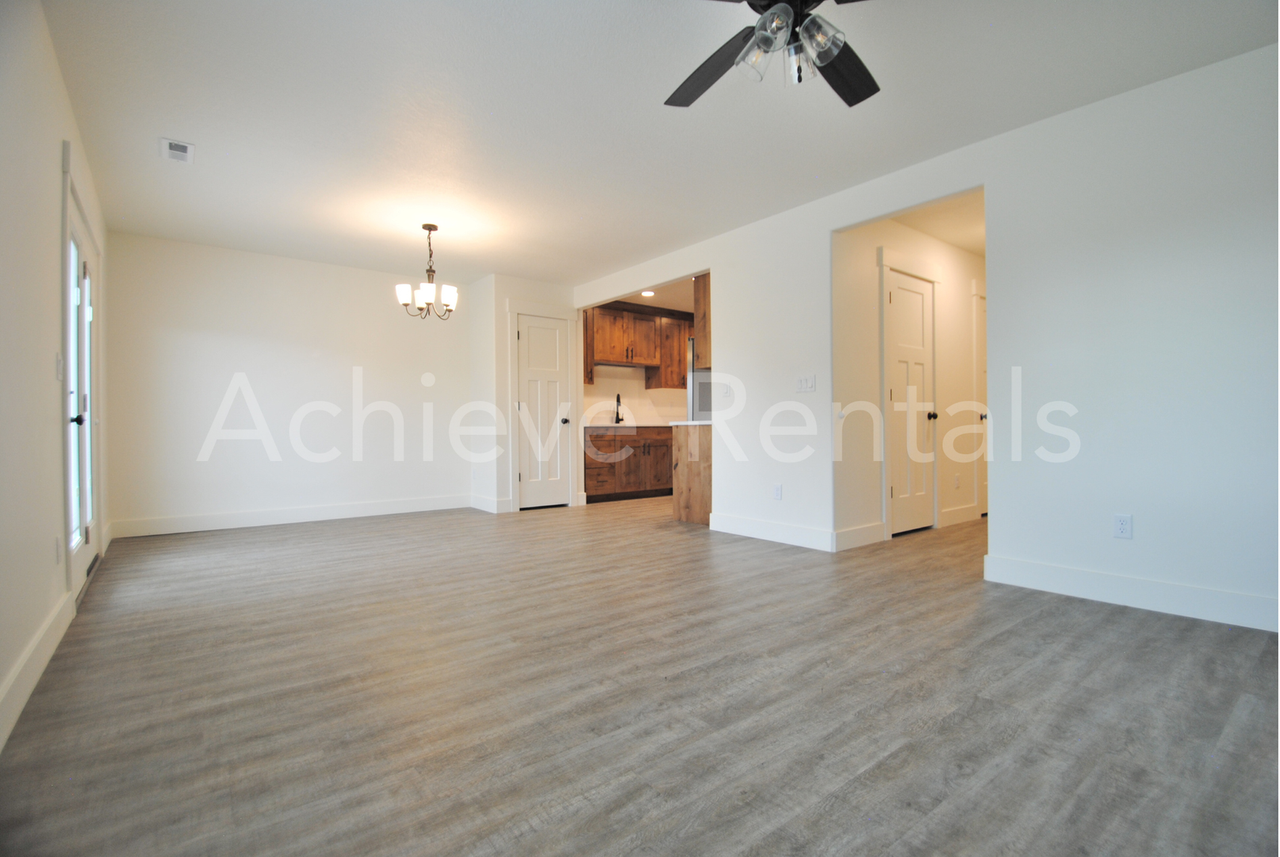 786 E Ruby Dr - Photo 4 of 17