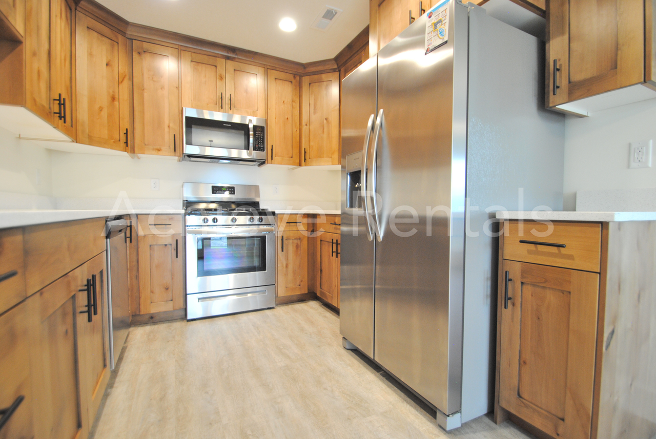 786 E Ruby Dr - Photo 5 of 17