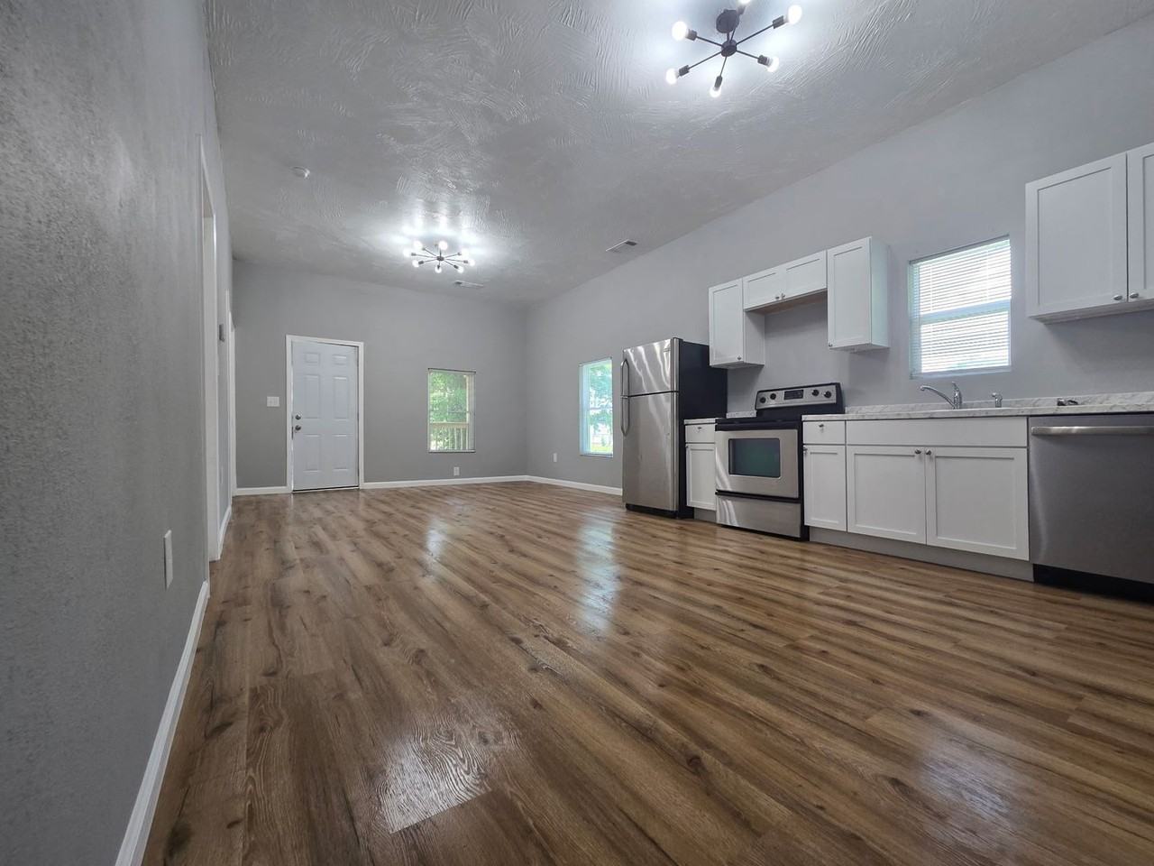 1636 N Sherman Ave - Photo 5 of 18
