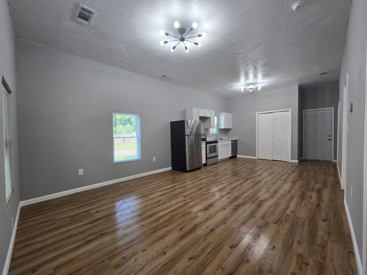 1636 N Sherman Ave - Photo 6 of 18