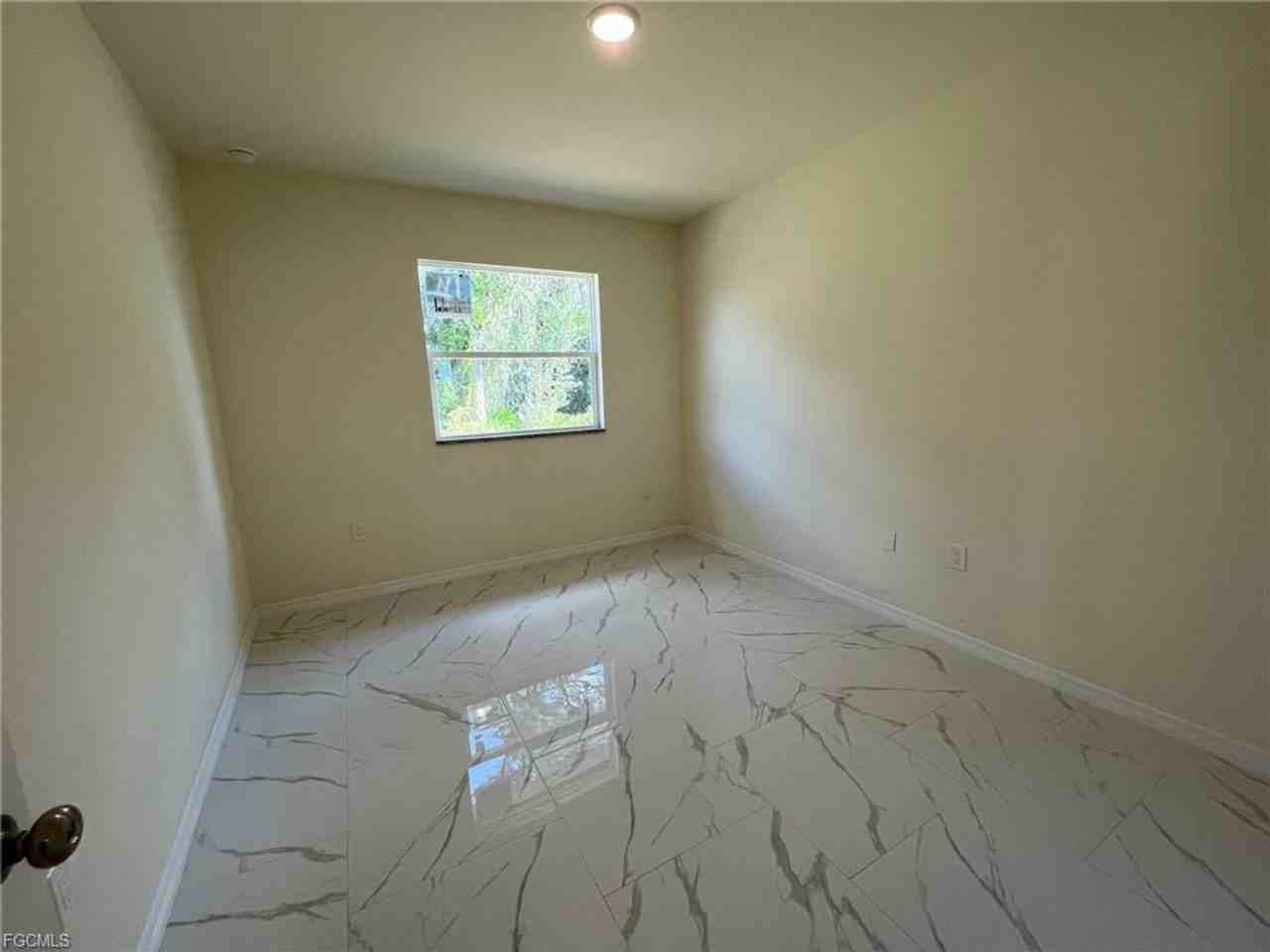 5317 30th St Sw - Photo 3 of 8