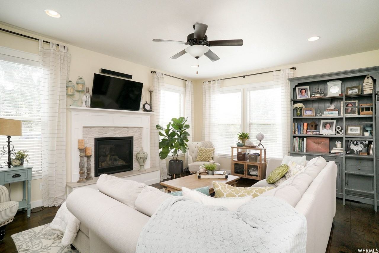 321 Autumn Cherry Way - Photo 4 of 37