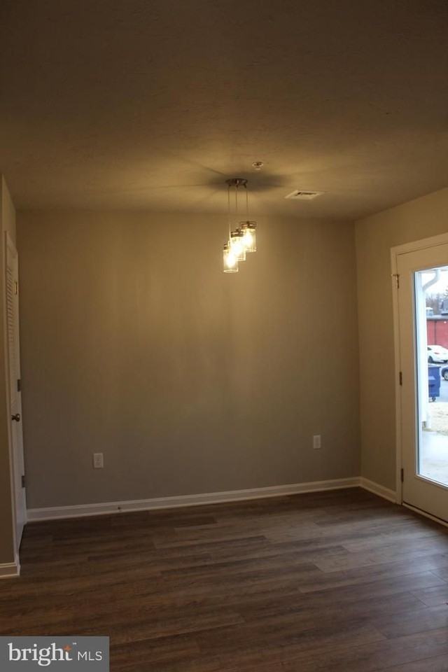 644 N College St - Photo 4 of 11