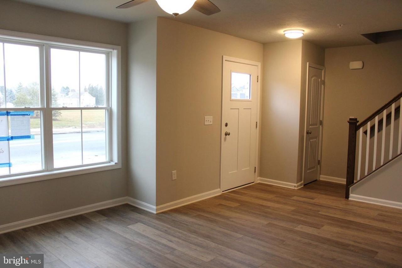 644 N College St - Photo 6 of 11