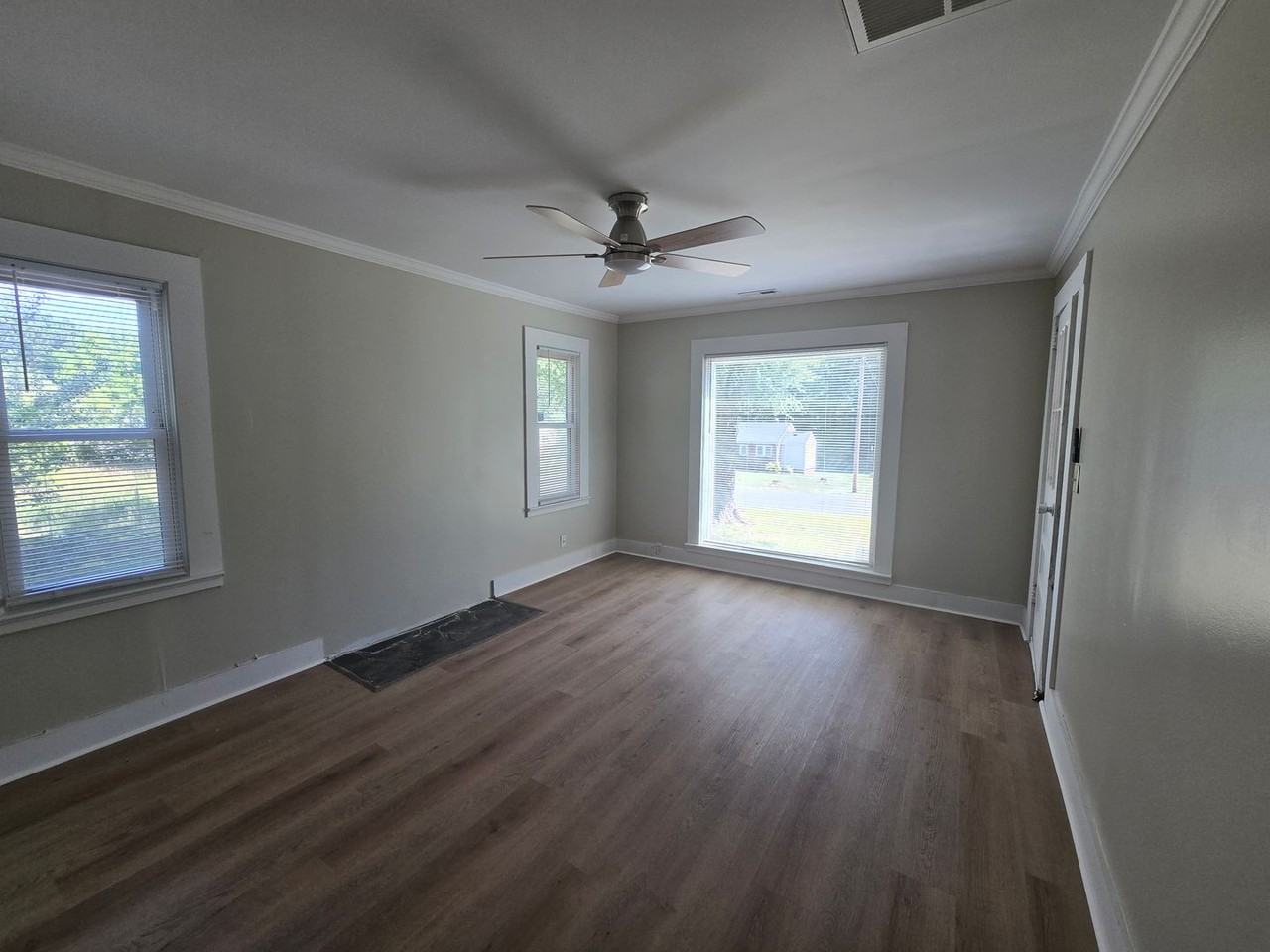 330 Stratford Rd - Photo 2 of 12