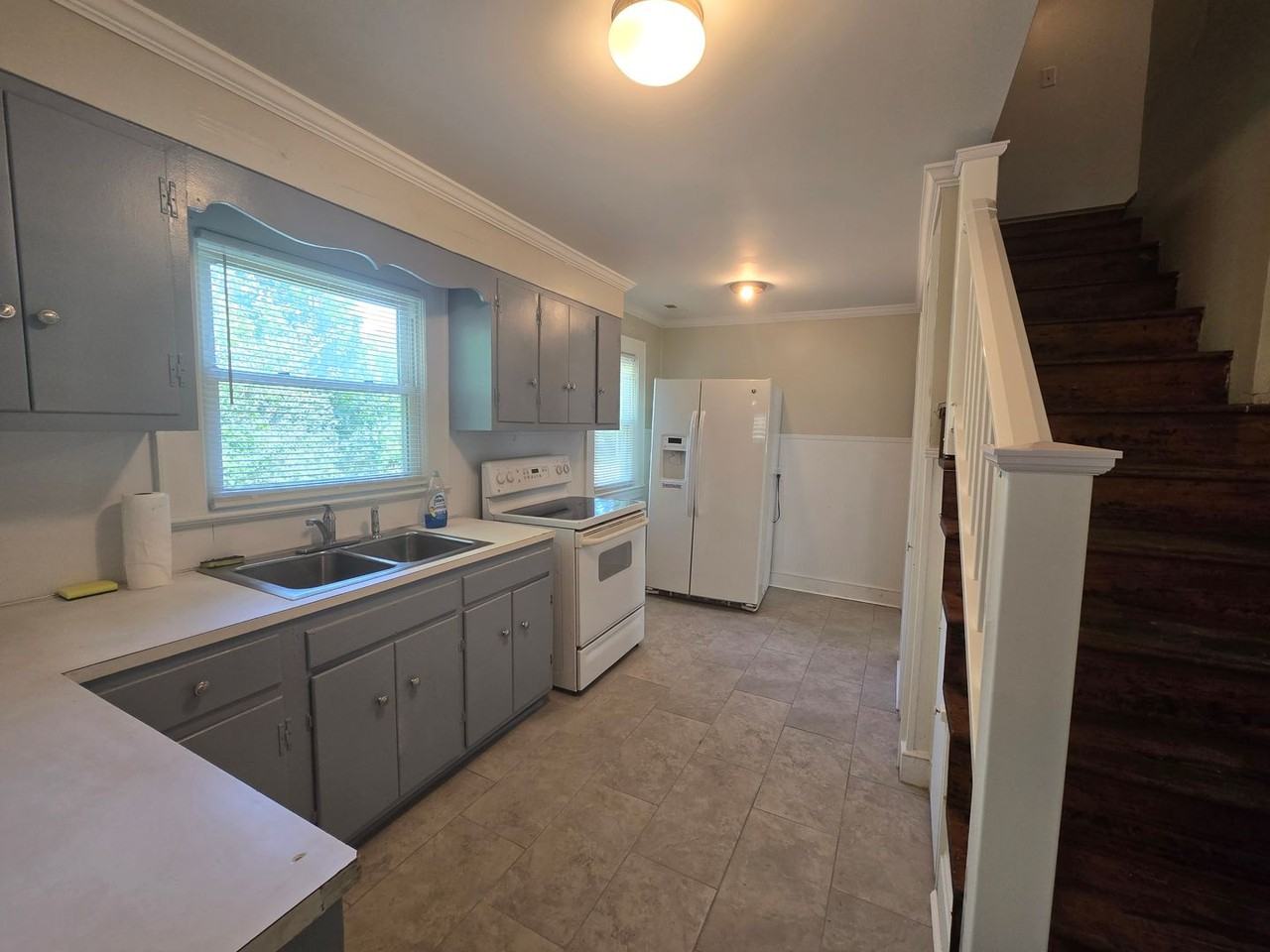 330 Stratford Rd - Photo 6 of 12