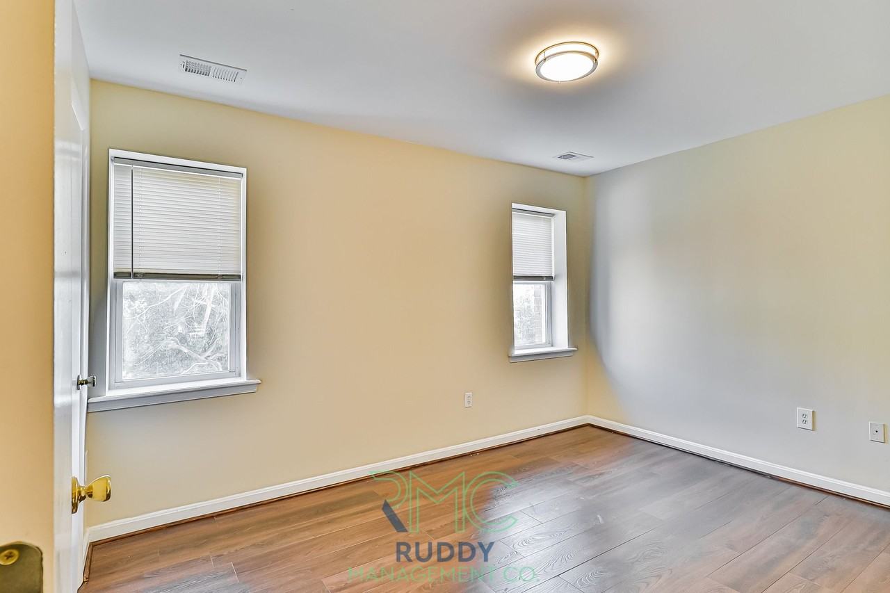 Come Home to Buena Vista 3 Bedroom Apartment in SE Washington DC - Photo 3 of 15
