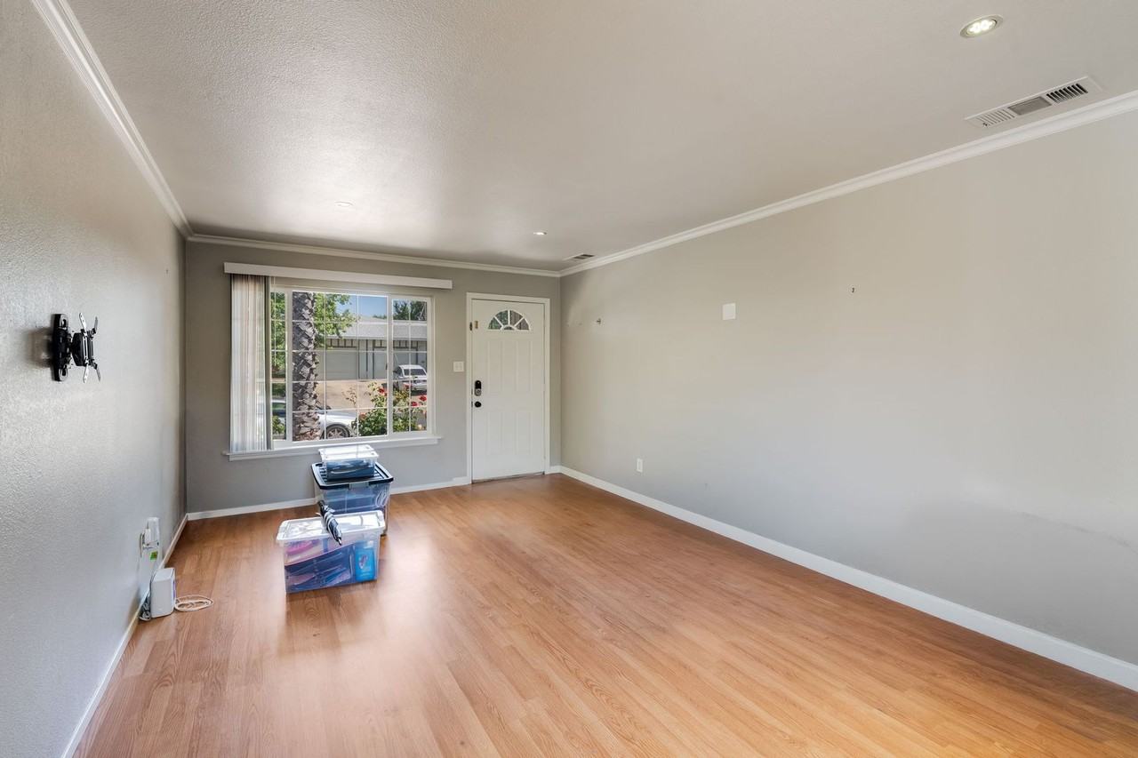 10158 De Soto Way - Photo 3 of 22