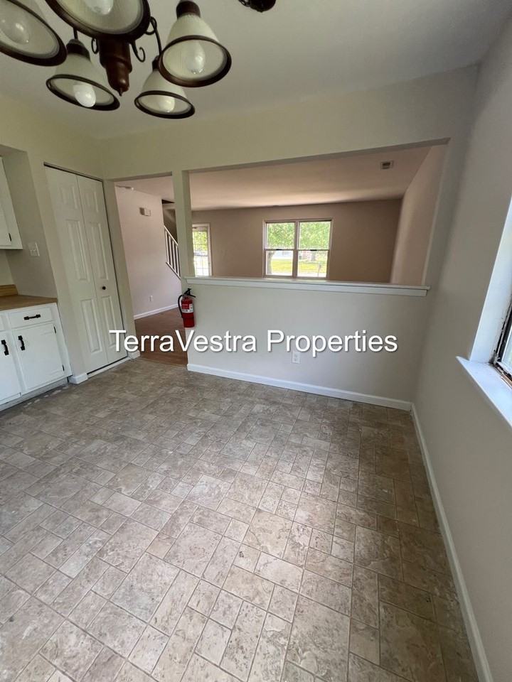 13 Grasmur Ct - Photo 3 of 18