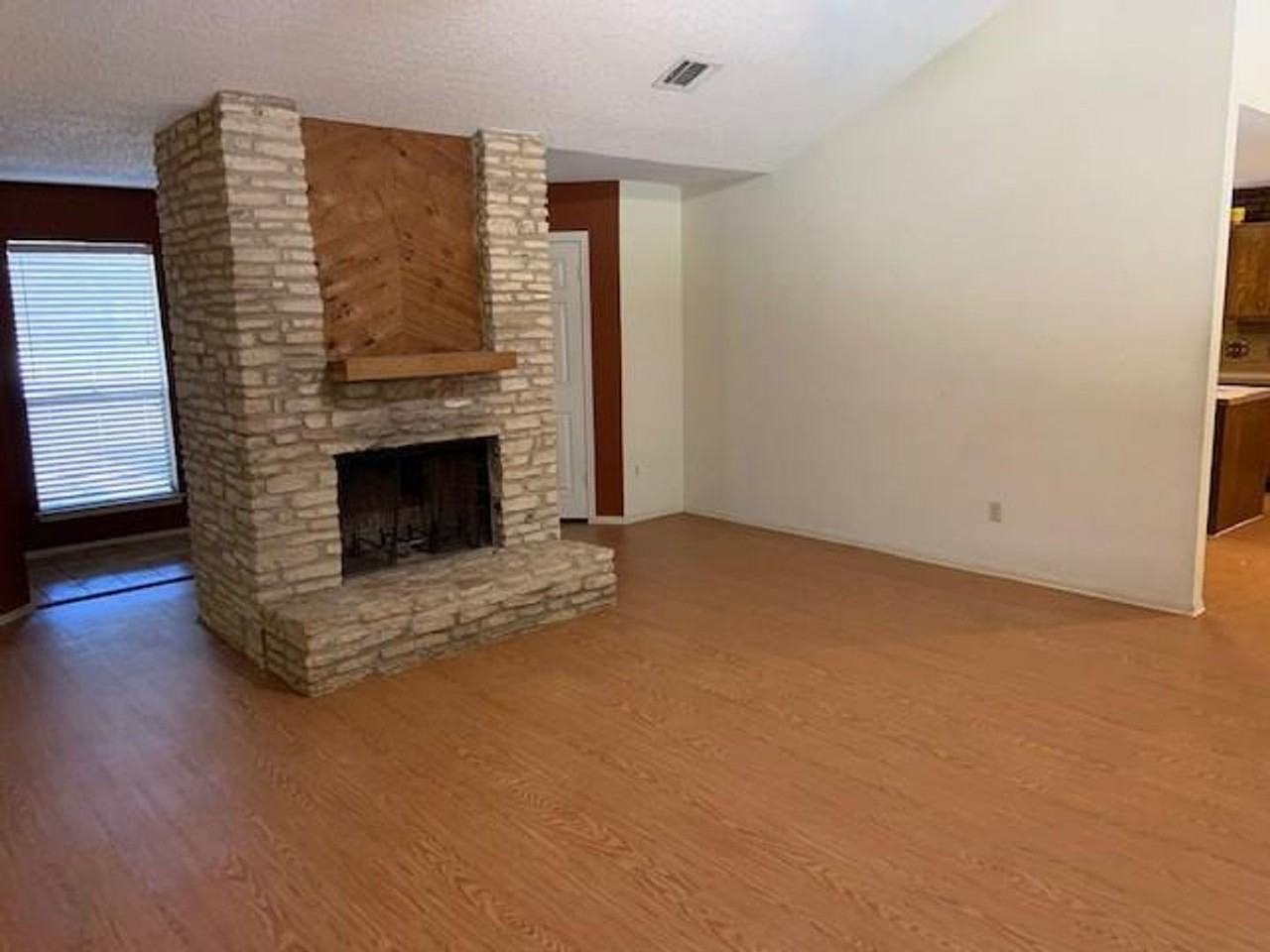 7728 Manassas Dr - Photo 2 of 9