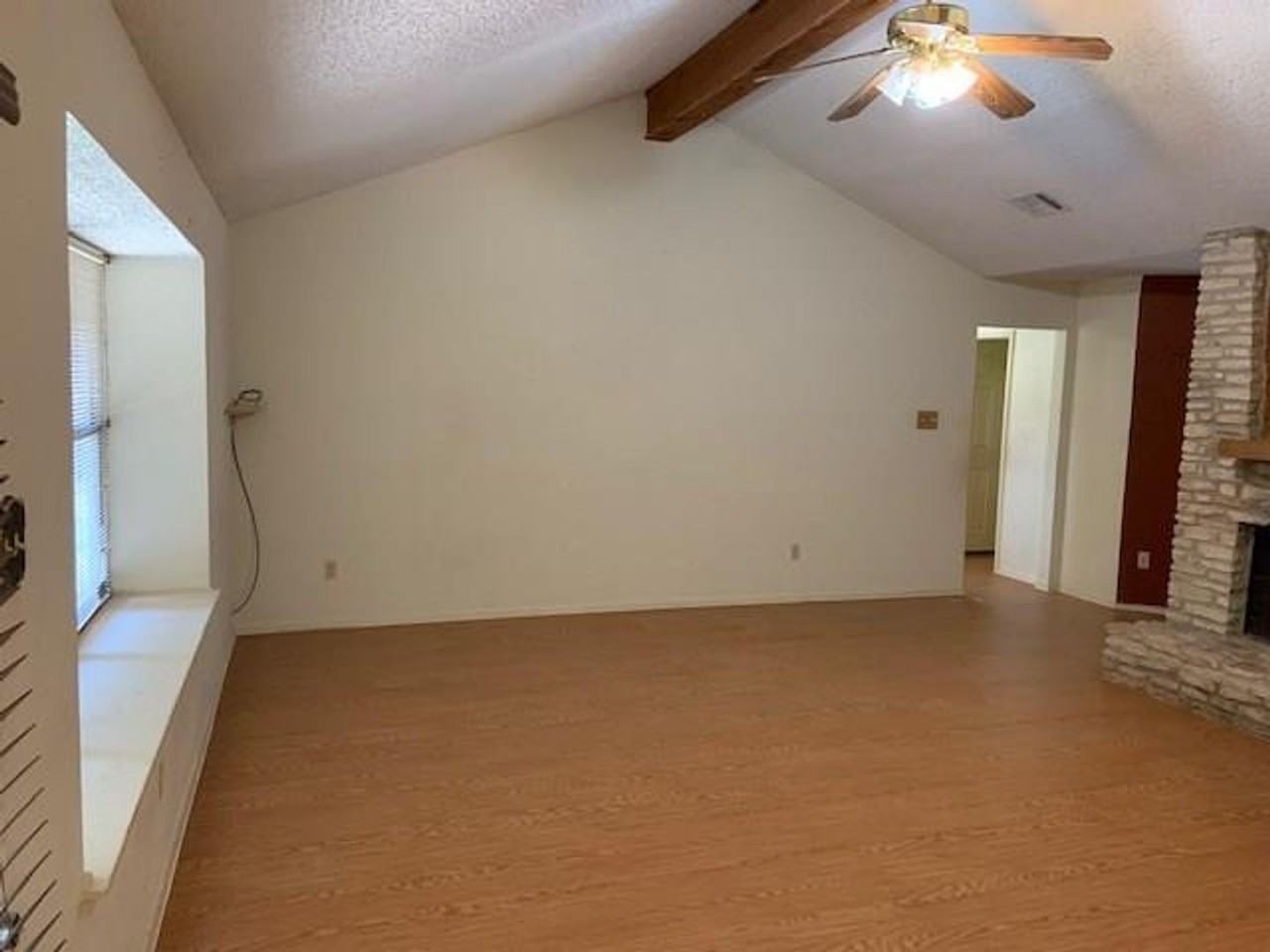 7728 Manassas Dr - Photo 3 of 9