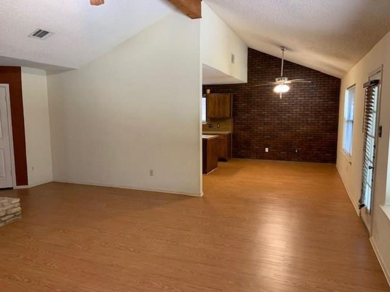 7728 Manassas Dr - Photo 4 of 9