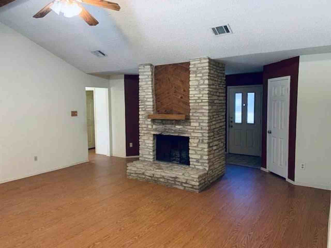 7728 Manassas Dr - Photo 5 of 9