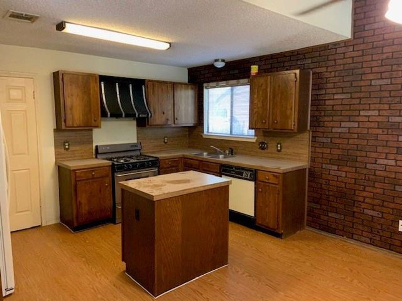 7728 Manassas Dr - Photo 6 of 9