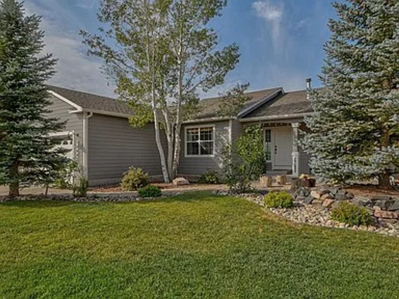 15692 Paiute Cir - Photo 3 of 37
