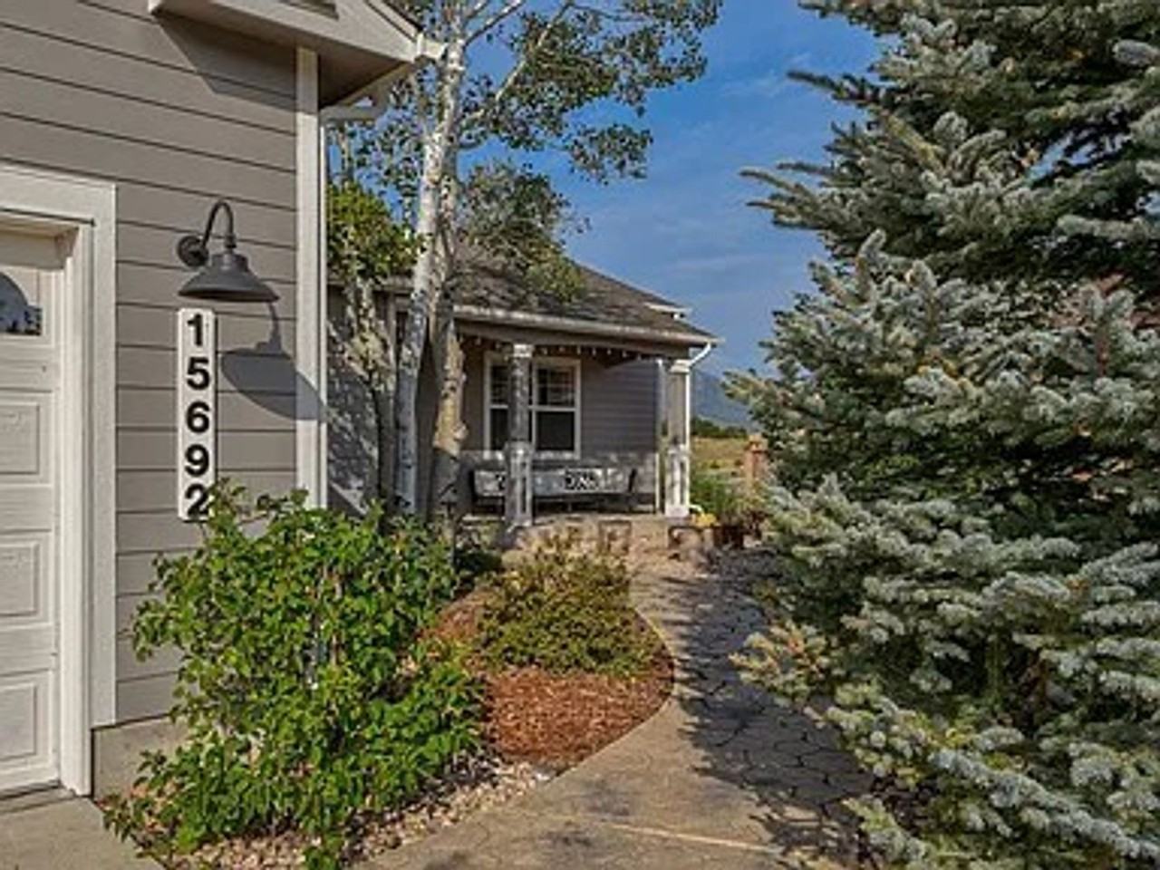 15692 Paiute Cir - Photo 5 of 37