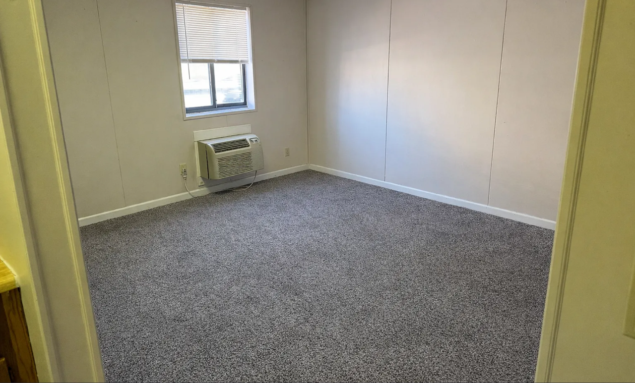 Coventry Apartments - Photo 4 of 6