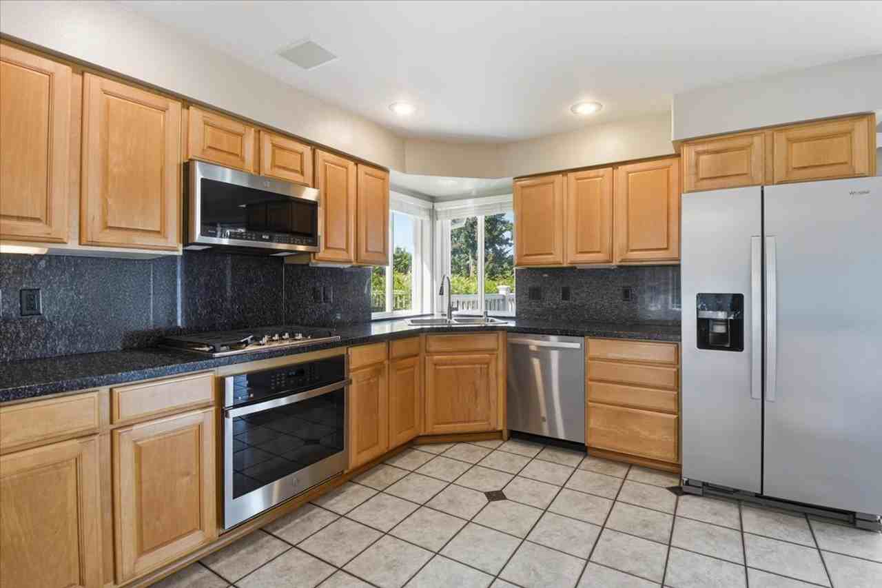 7622 80th Ave Ne - Photo 4 of 25