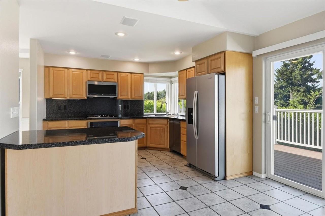 7622 80th Ave Ne - Photo 5 of 25