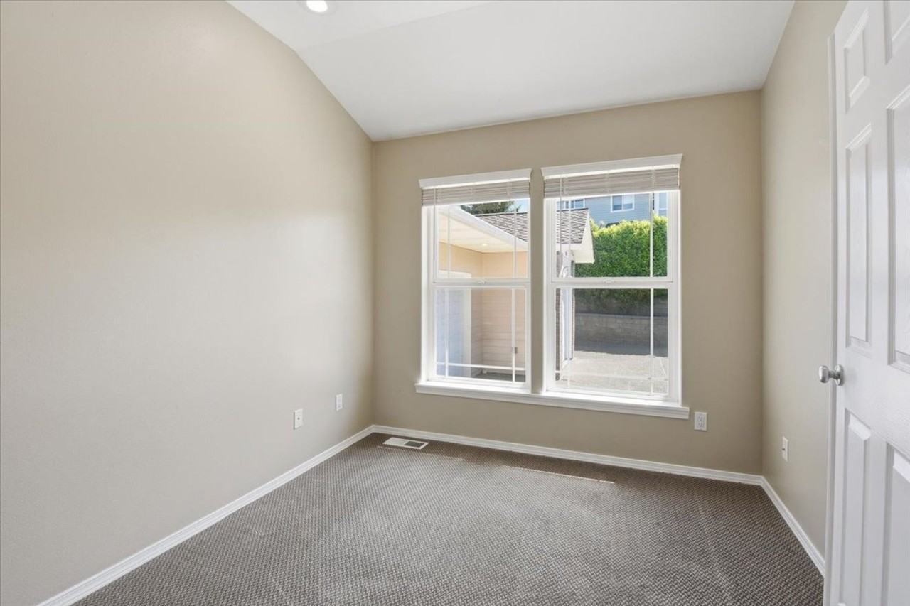 7622 80th Ave Ne - Photo 7 of 25