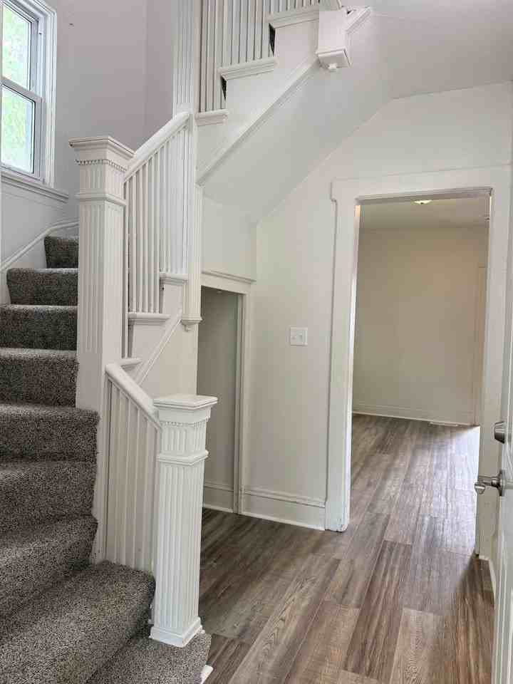 1200 Sheldon St - Photo 4 of 16