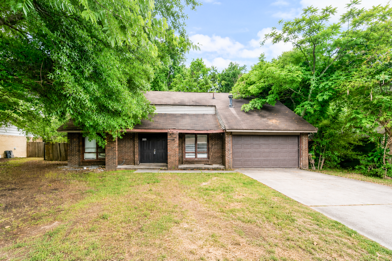 3325 Valley Bend Rd - Photo 2 of 36