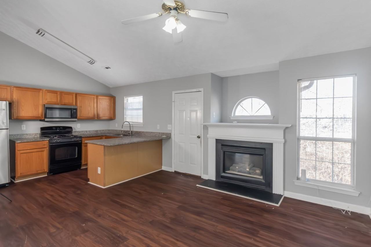 401 Edgewood Dr - Photo 3 of 36