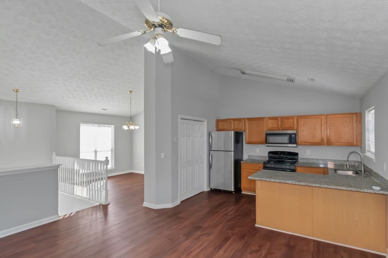401 Edgewood Dr - Photo 4 of 36