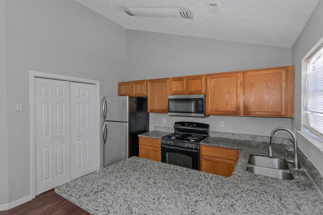 401 Edgewood Dr - Photo 6 of 36